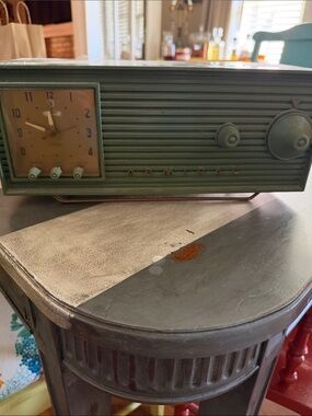 Vintage admiral radio